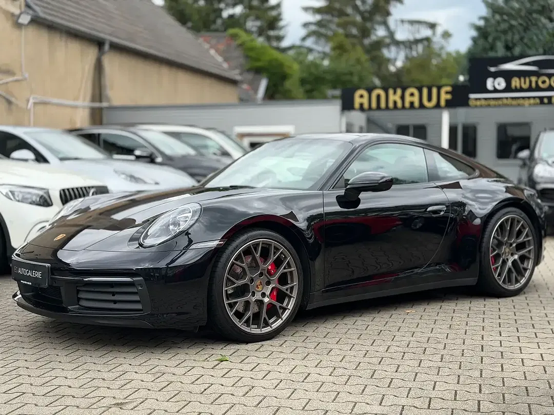 Porsche 992 - Thumbnail 2