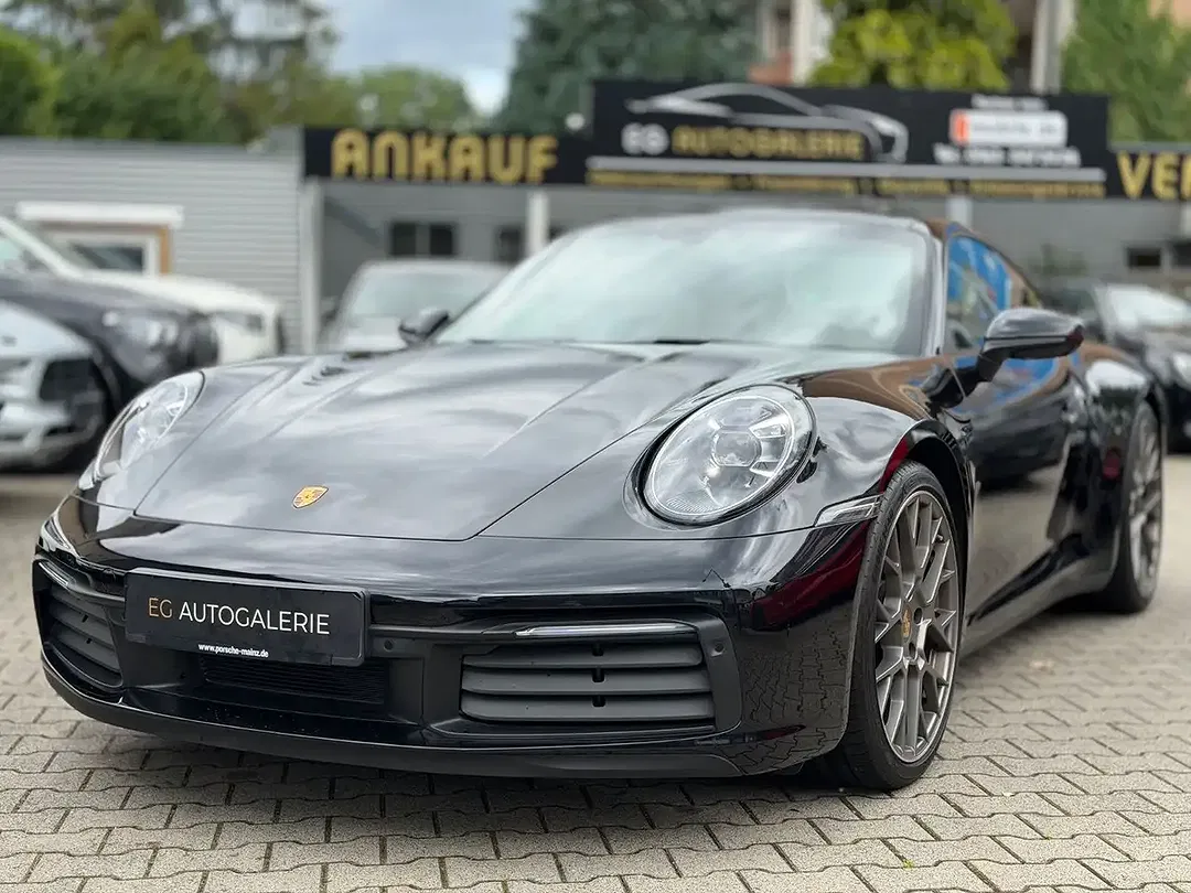 Porsche 992 - Thumbnail 3