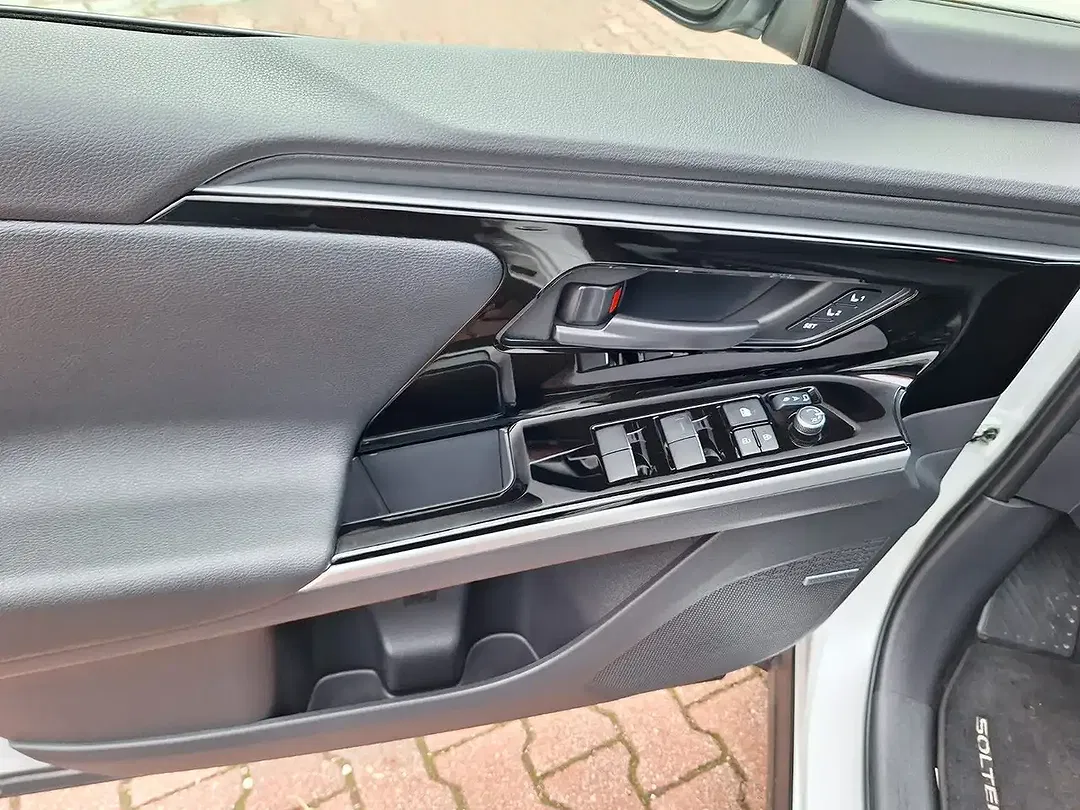 Subaru Solterra - Thumbnail 12