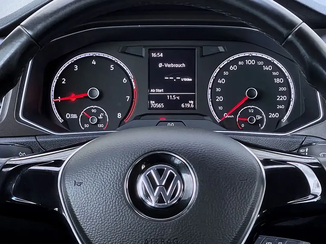 Volkswagen T-Roc - Thumbnail 13