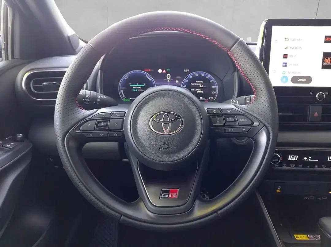 Toyota Yaris - Thumbnail 11
