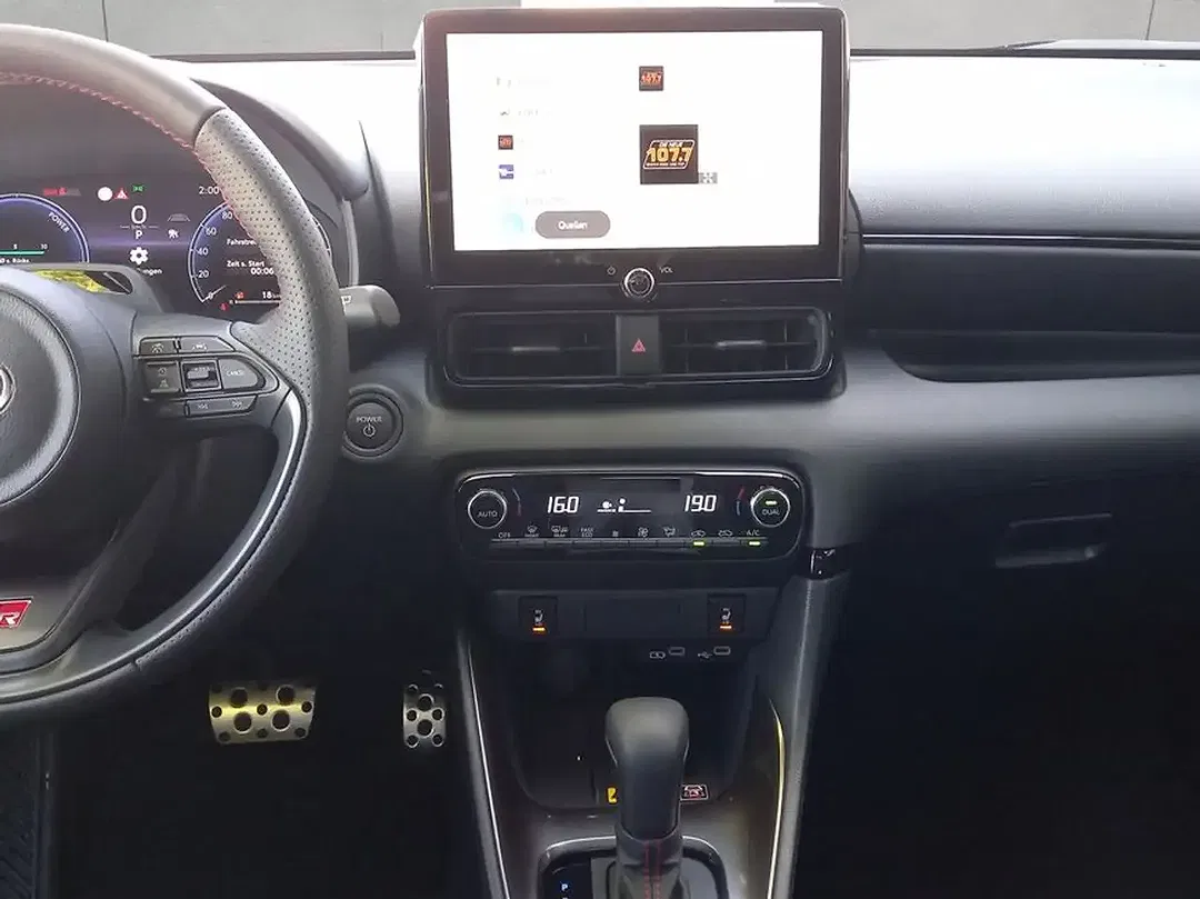 Toyota Yaris - Thumbnail 14