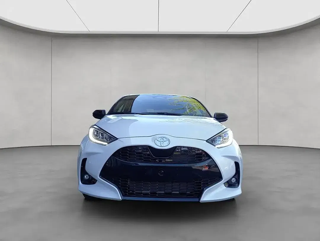 Toyota Yaris - Thumbnail 9
