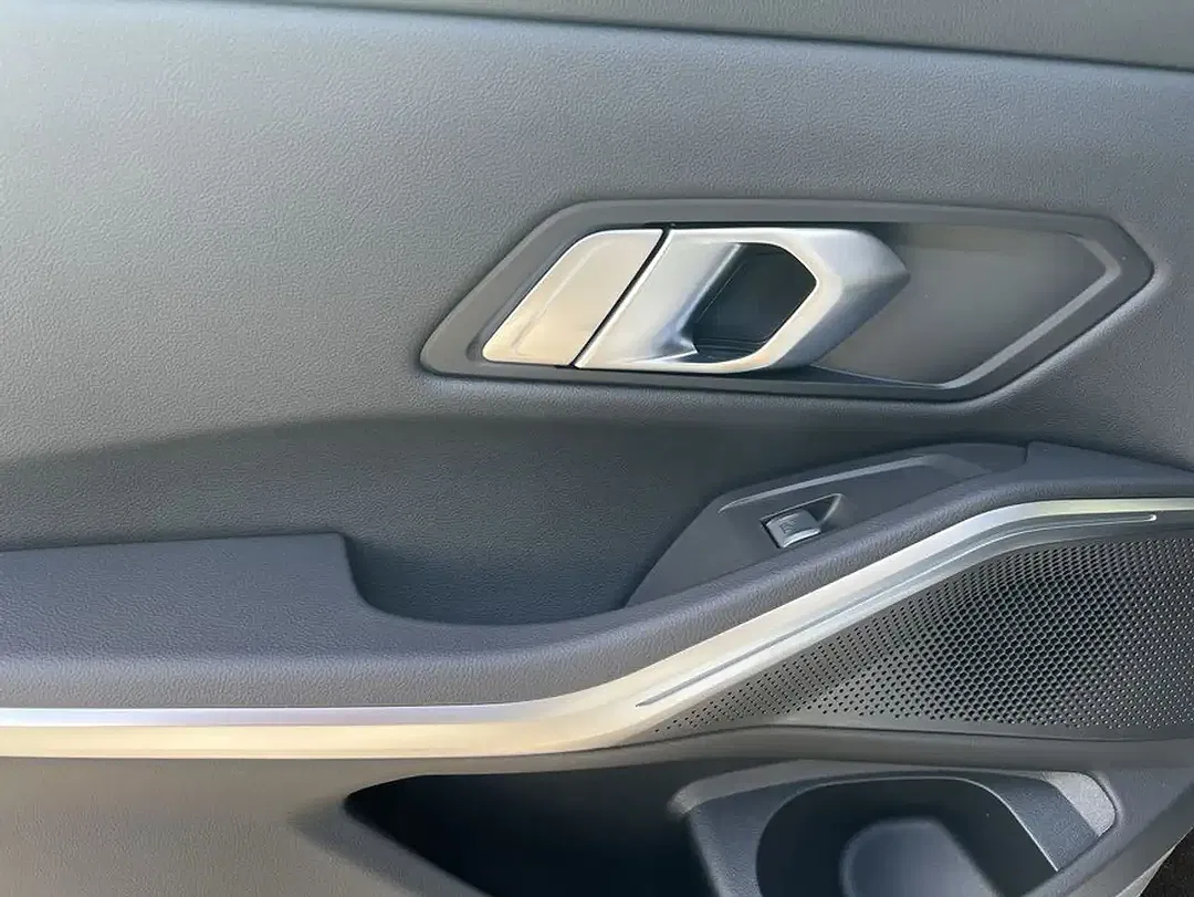 BMW 330 - Thumbnail 8