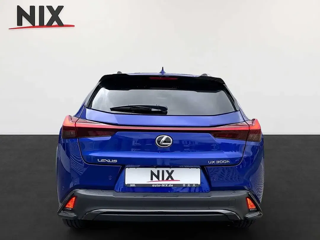 Lexus UX 300h - Thumbnail 4