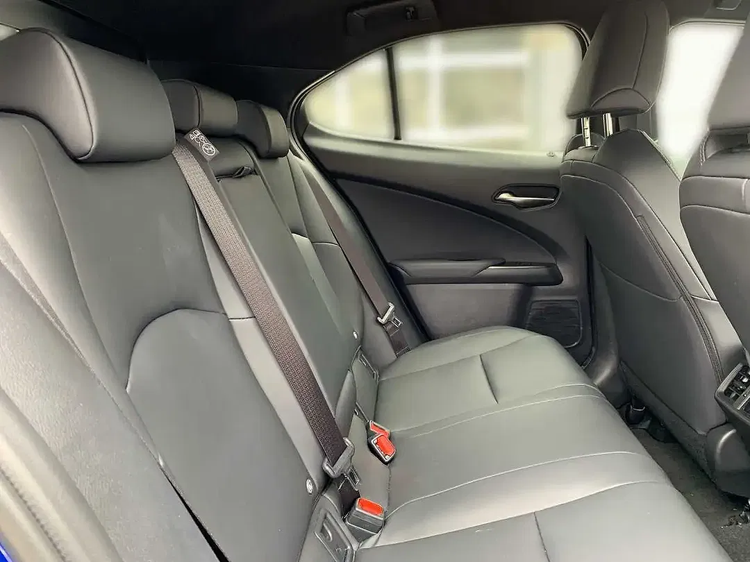 Lexus UX 300h - Thumbnail 7
