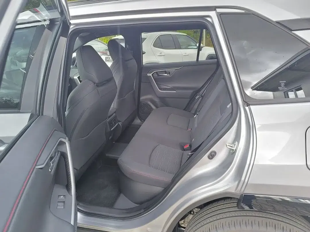 Toyota RAV 4 - Thumbnail 11