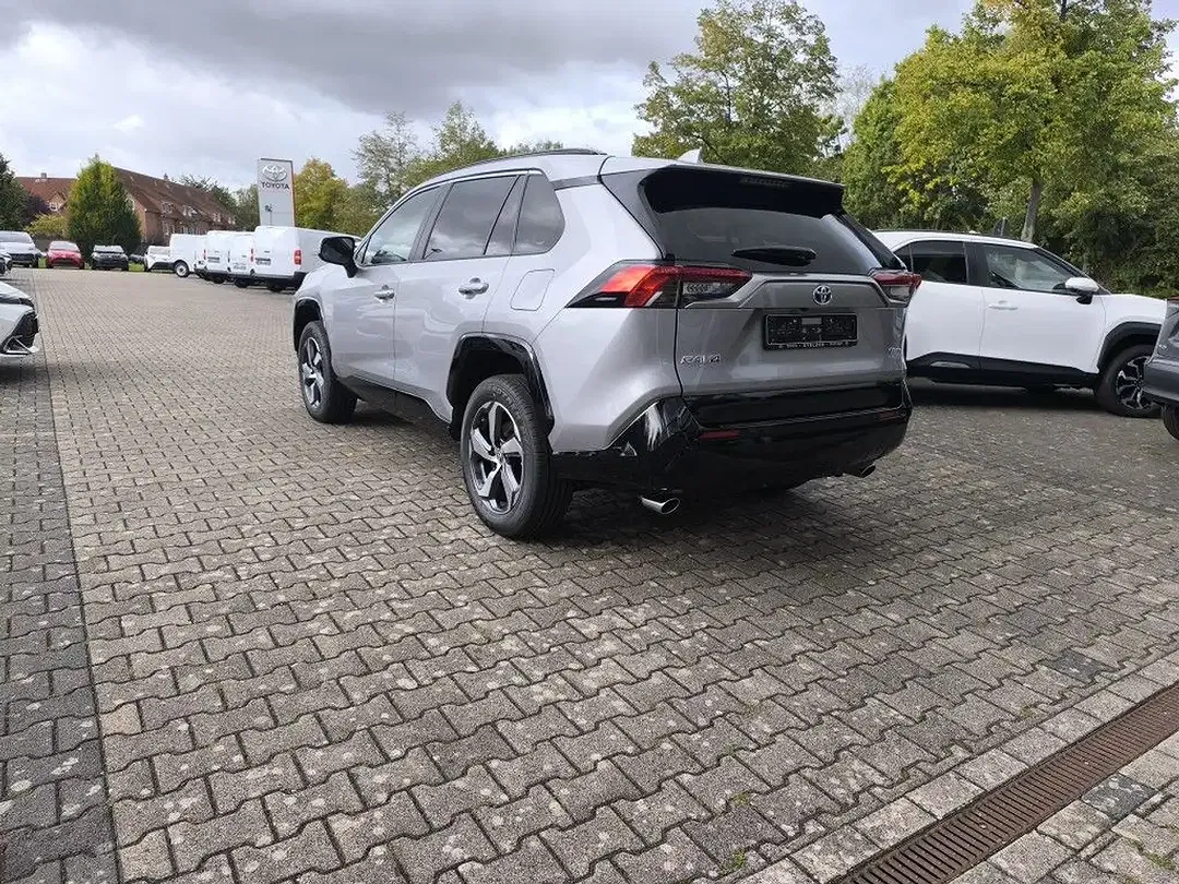 Toyota RAV 4 - Thumbnail 3