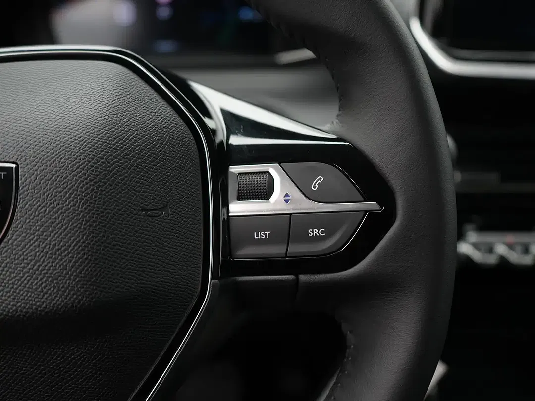 Peugeot 208 - Thumbnail 11