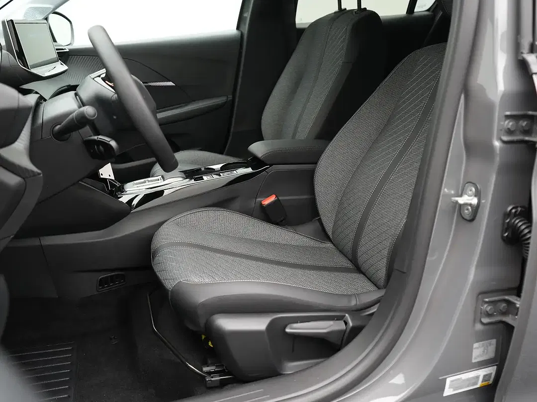 Peugeot 208 - Thumbnail 8