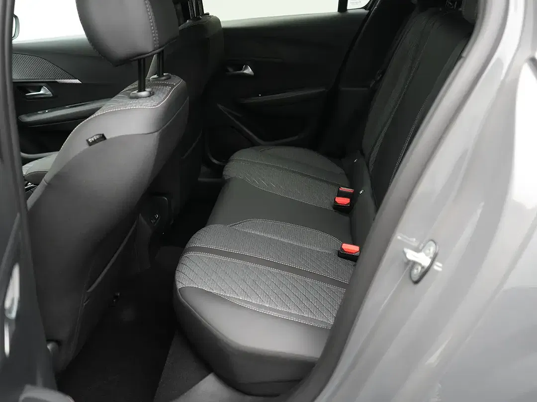 Peugeot 208 - Thumbnail 9