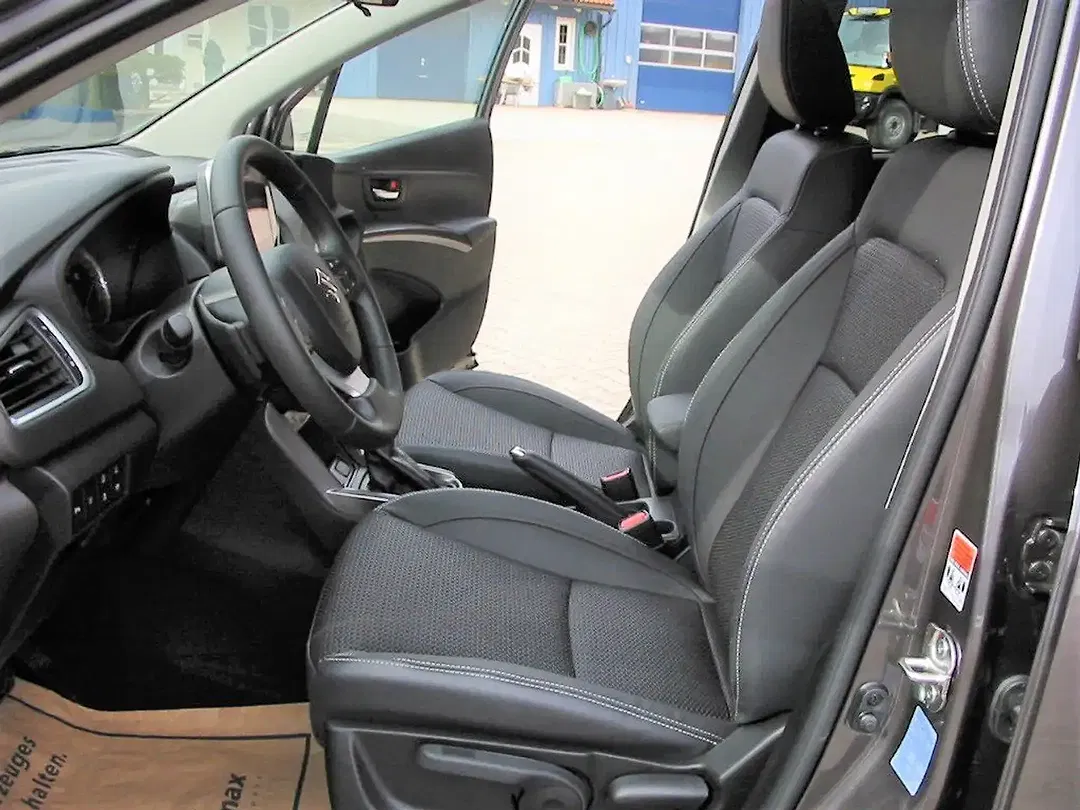 Suzuki SX4 S-Cross - Thumbnail 16