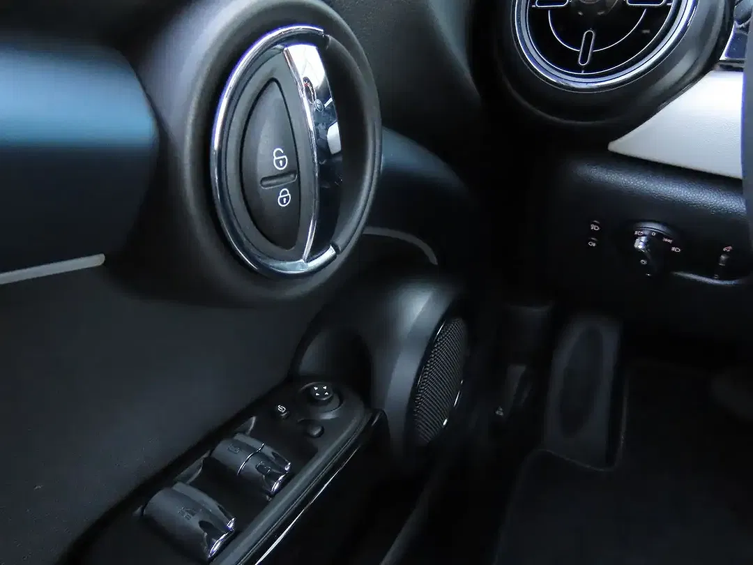 MINI Cooper Cabrio - Thumbnail 15