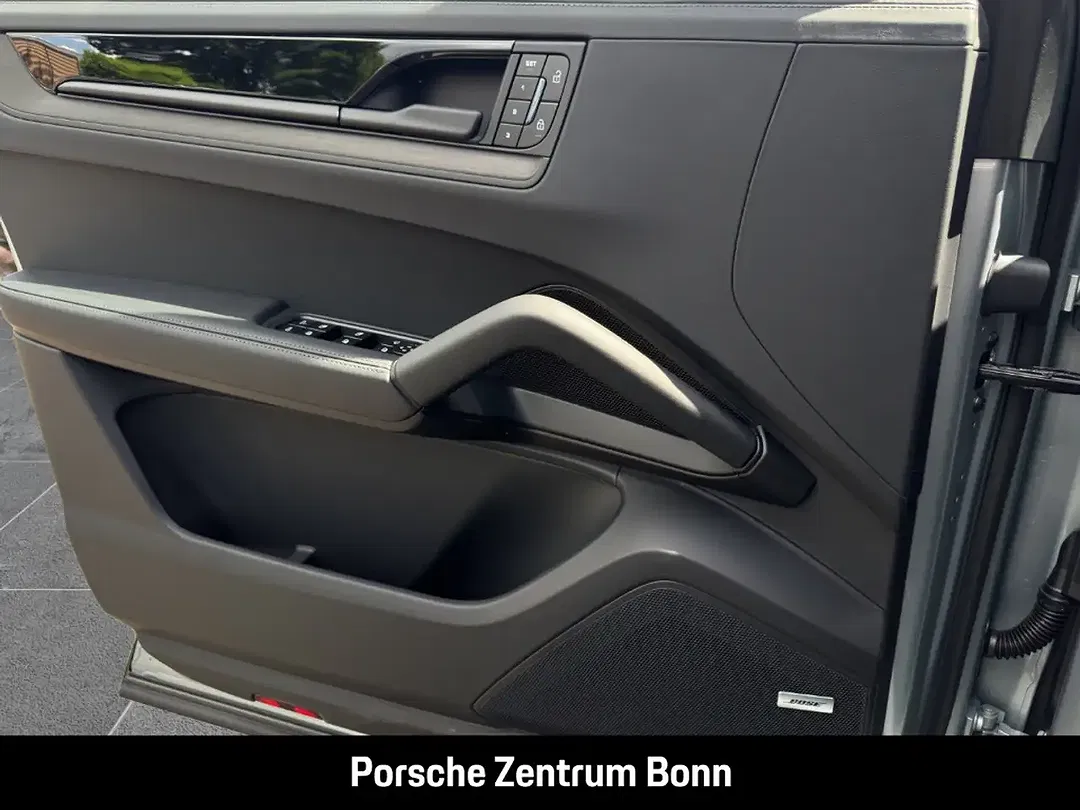 Porsche Cayenne - Thumbnail 12