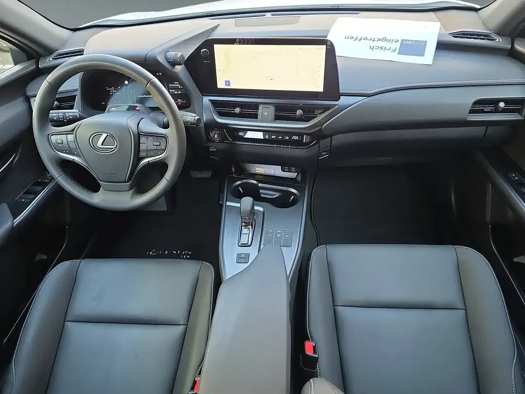 Lexus UX 300h - Thumbnail 10