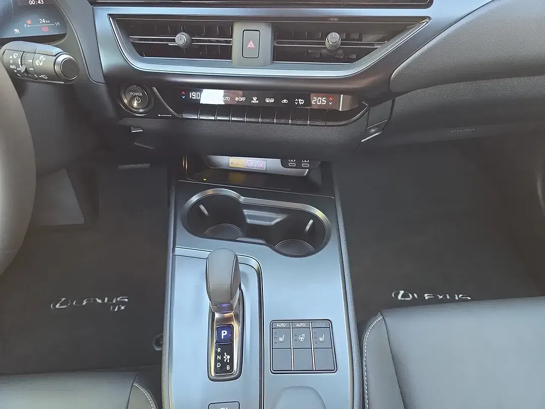 Lexus UX 300h - Thumbnail 11