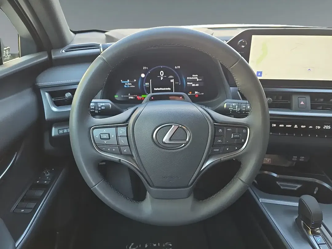 Lexus UX 300h - Thumbnail 12