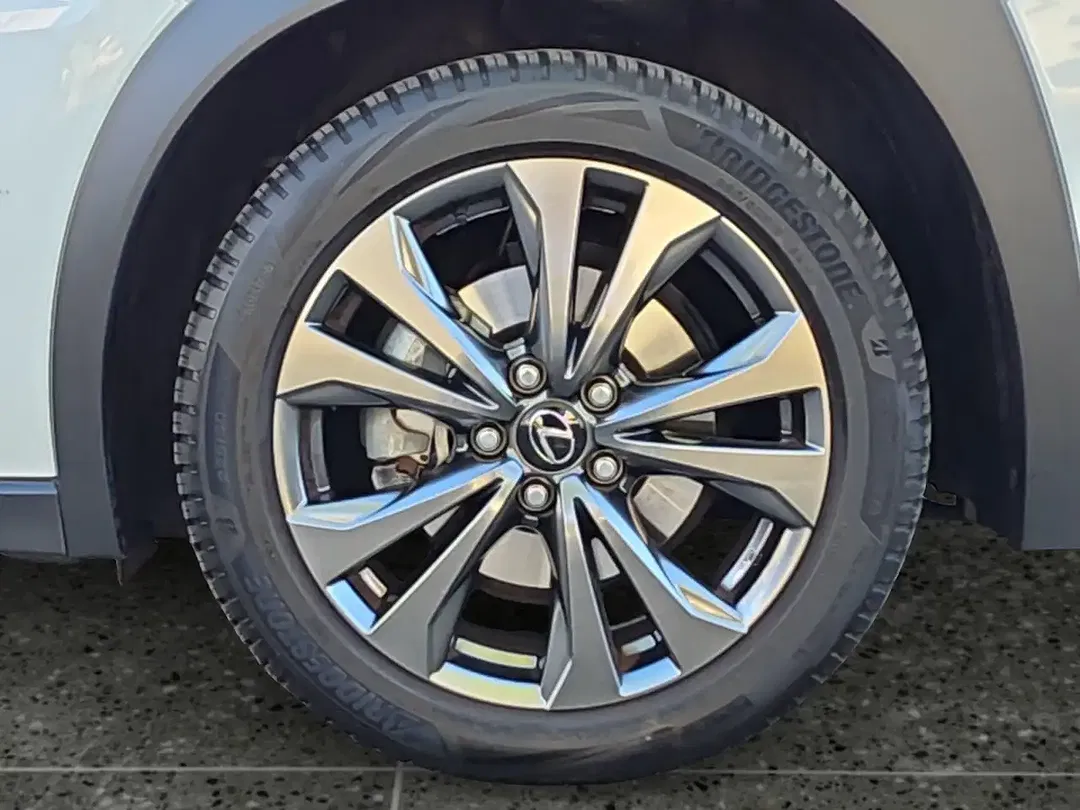 Lexus UX 300h - Thumbnail 14