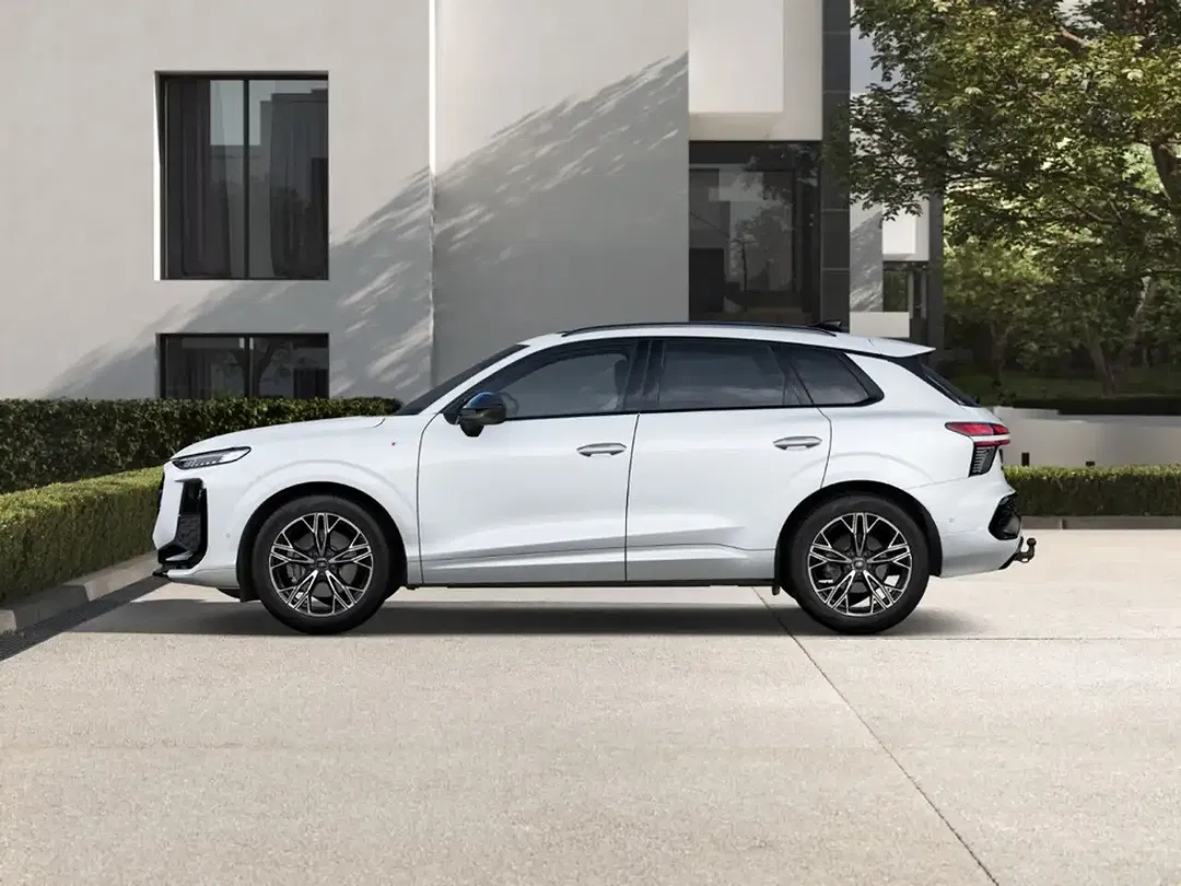 Audi Q3 - Thumbnail 3