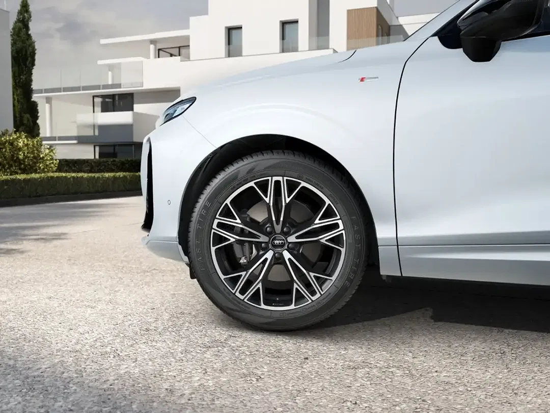 Audi Q3 - Thumbnail 6