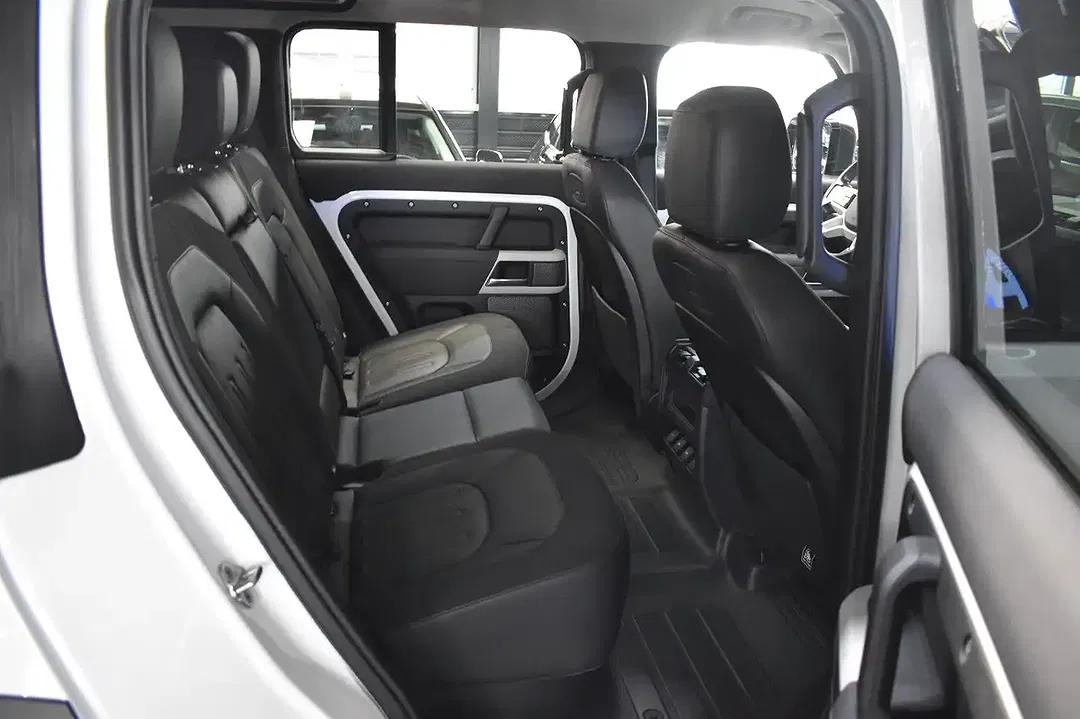 Land Rover Defender - Thumbnail 10