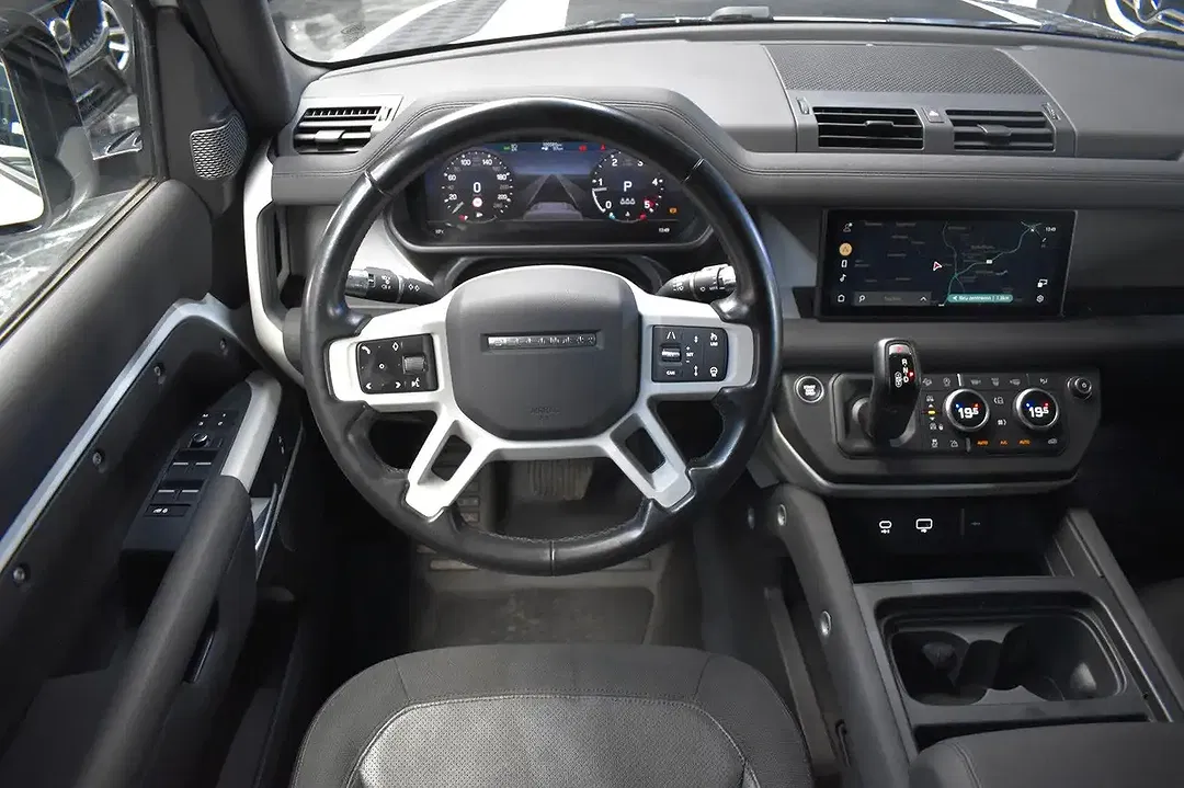 Land Rover Defender - Thumbnail 2