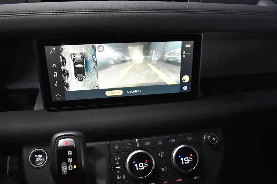 Land Rover Defender - Thumbnail 5