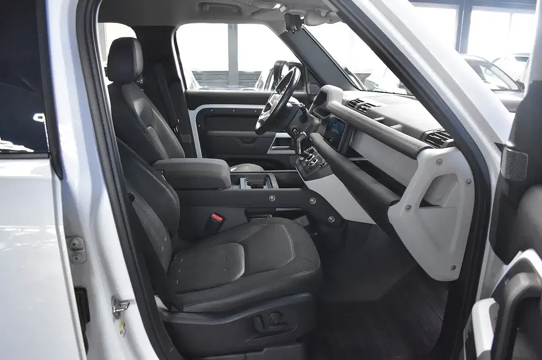 Land Rover Defender - Thumbnail 9