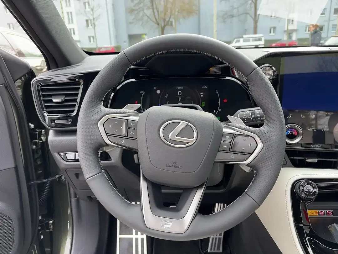 Lexus NX 450h+ - Thumbnail 11
