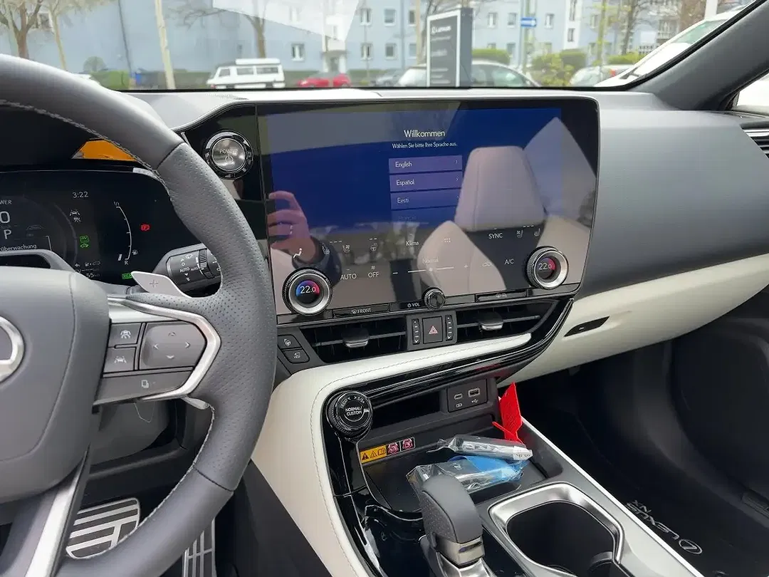 Lexus NX 450h+ - Thumbnail 12