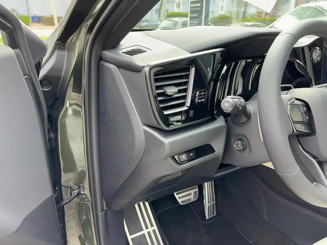 Lexus NX 450h+ - Thumbnail 15