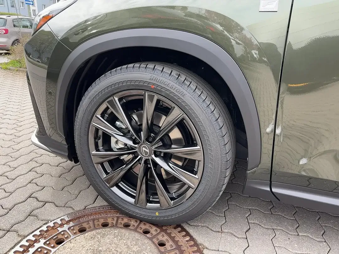 Lexus NX 450h+ - Thumbnail 6