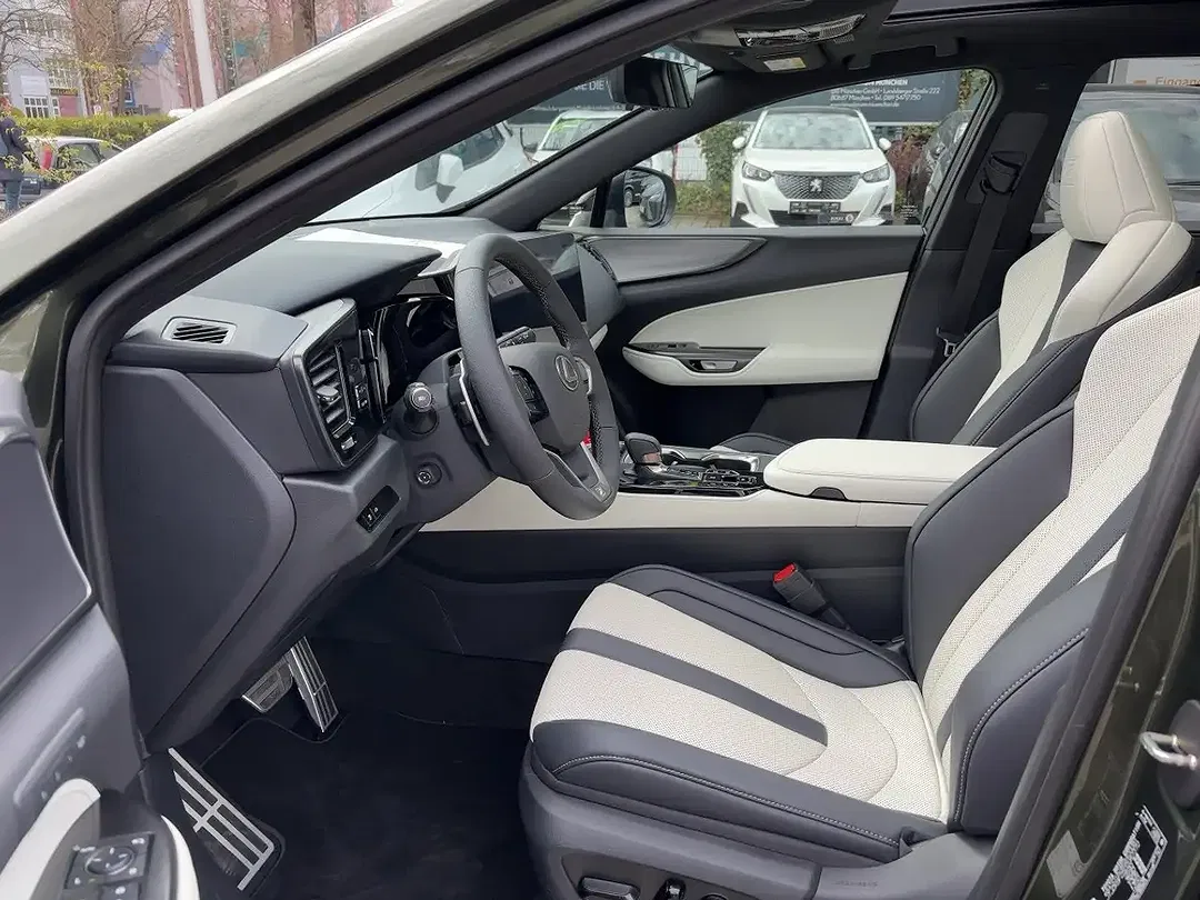 Lexus NX 450h+ - Thumbnail 8