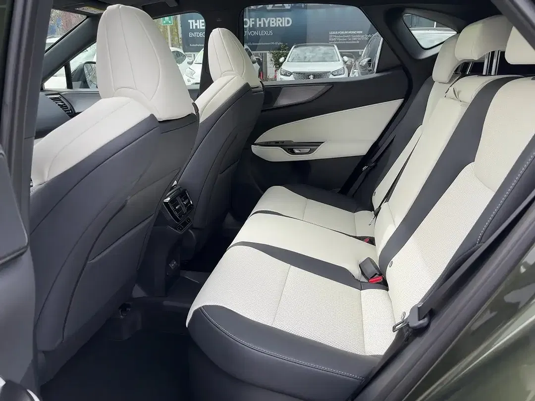 Lexus NX 450h+ - Thumbnail 9