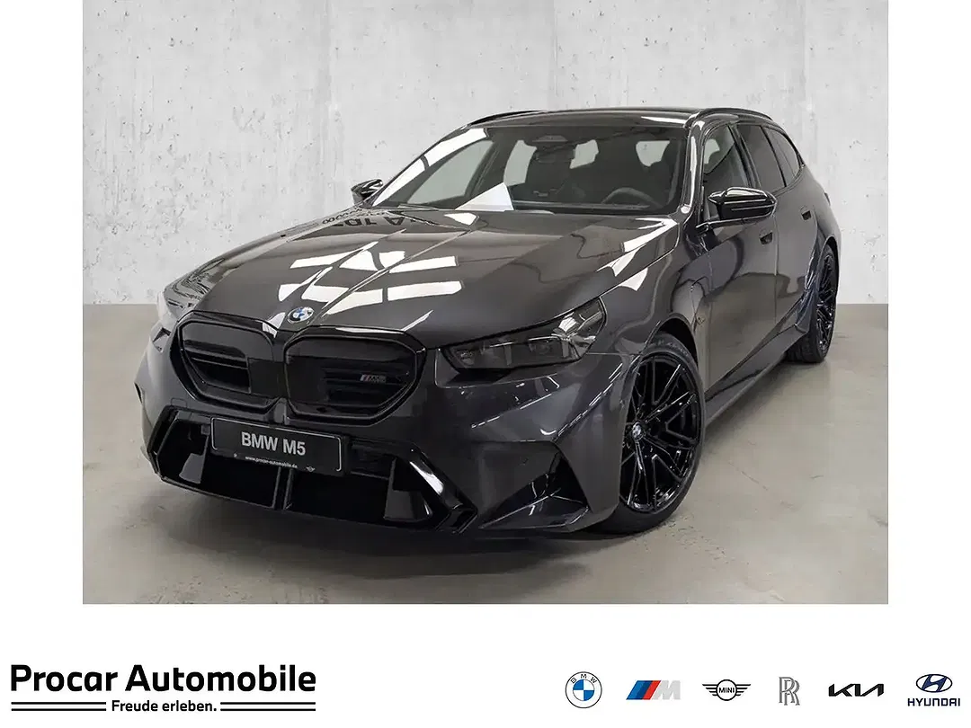 BMW M5 - Thumbnail 1