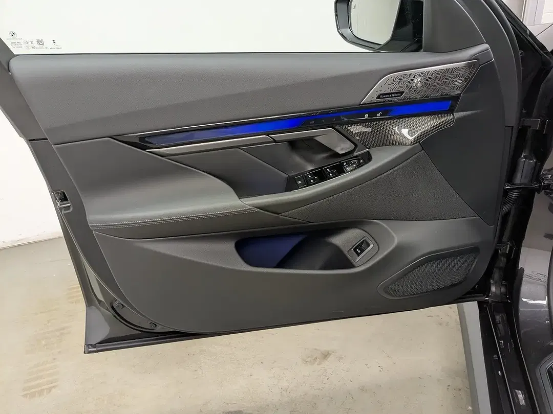 BMW M5 - Thumbnail 14