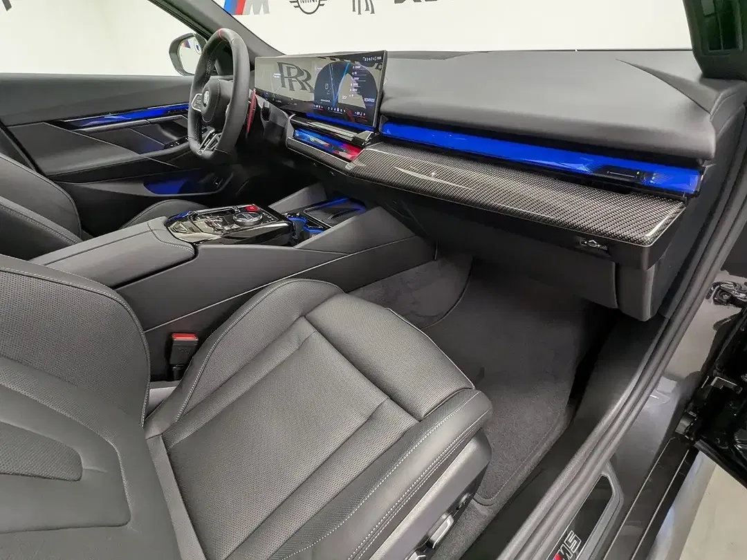 BMW M5 - Thumbnail 6