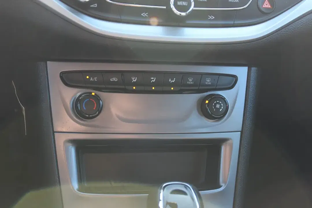 Opel Astra - Thumbnail 12