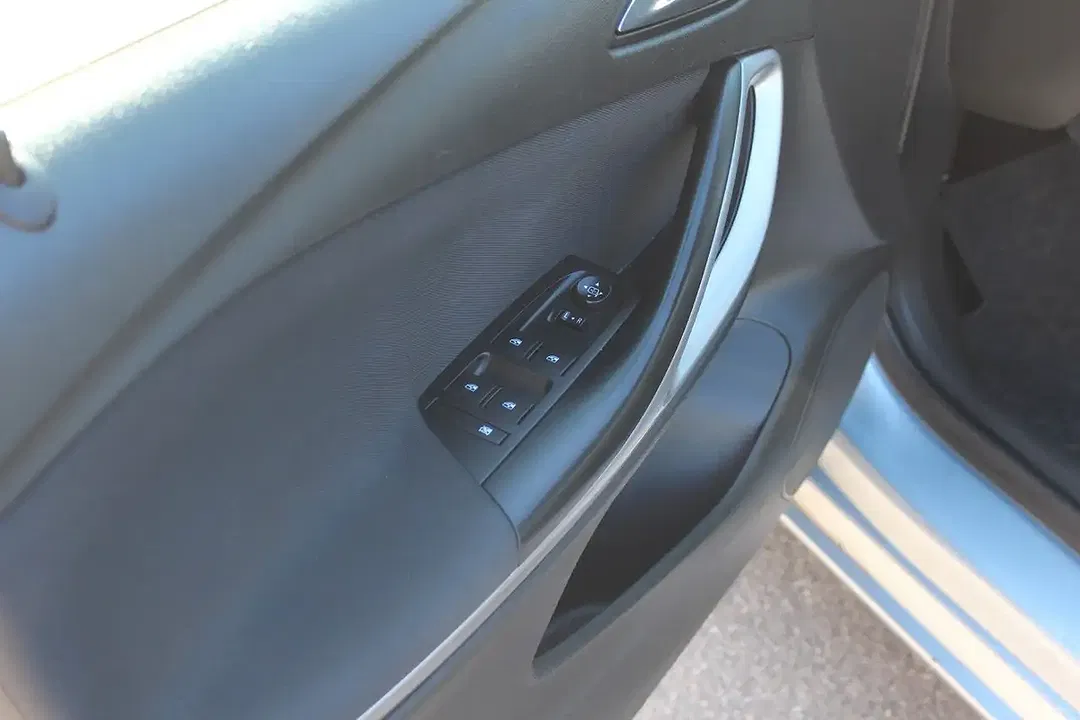 Opel Astra - Thumbnail 7