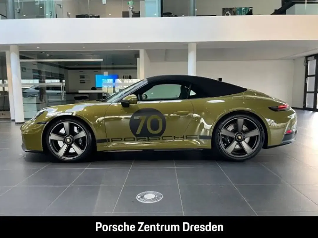 Porsche 992 - Thumbnail 2