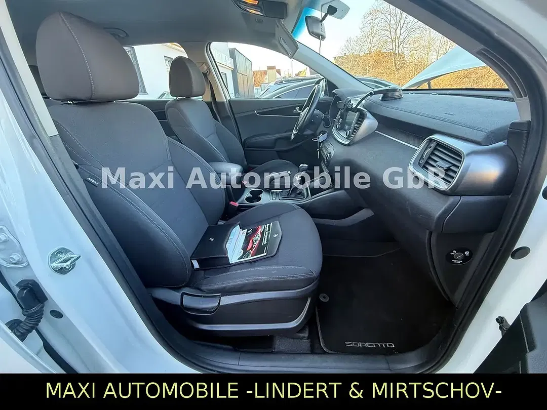 Kia Sorento - Thumbnail 11