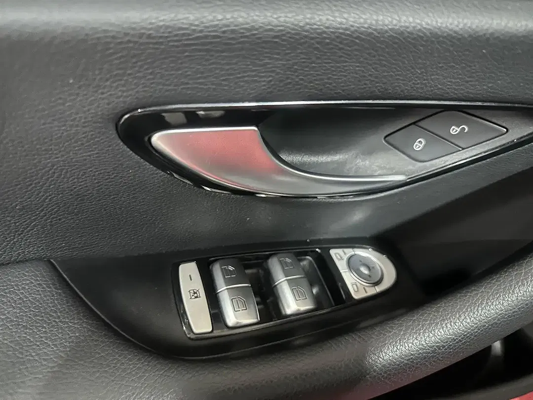 Mercedes-Benz E 300 - Thumbnail 15