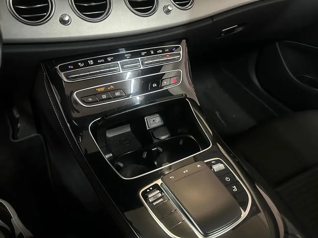 Mercedes-Benz E 300 - Thumbnail 18