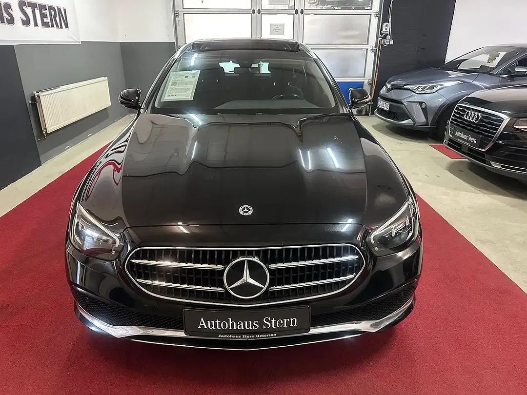 Mercedes-Benz E 300 - Thumbnail 2