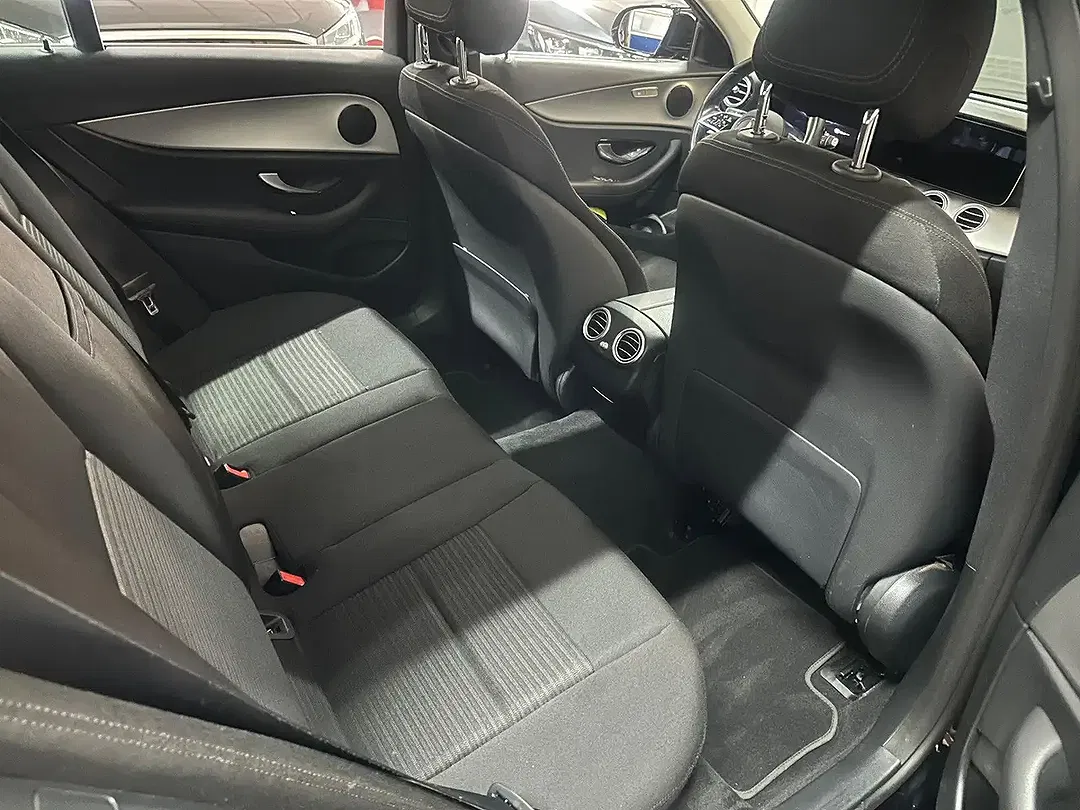 Mercedes-Benz E 300 - Thumbnail 20