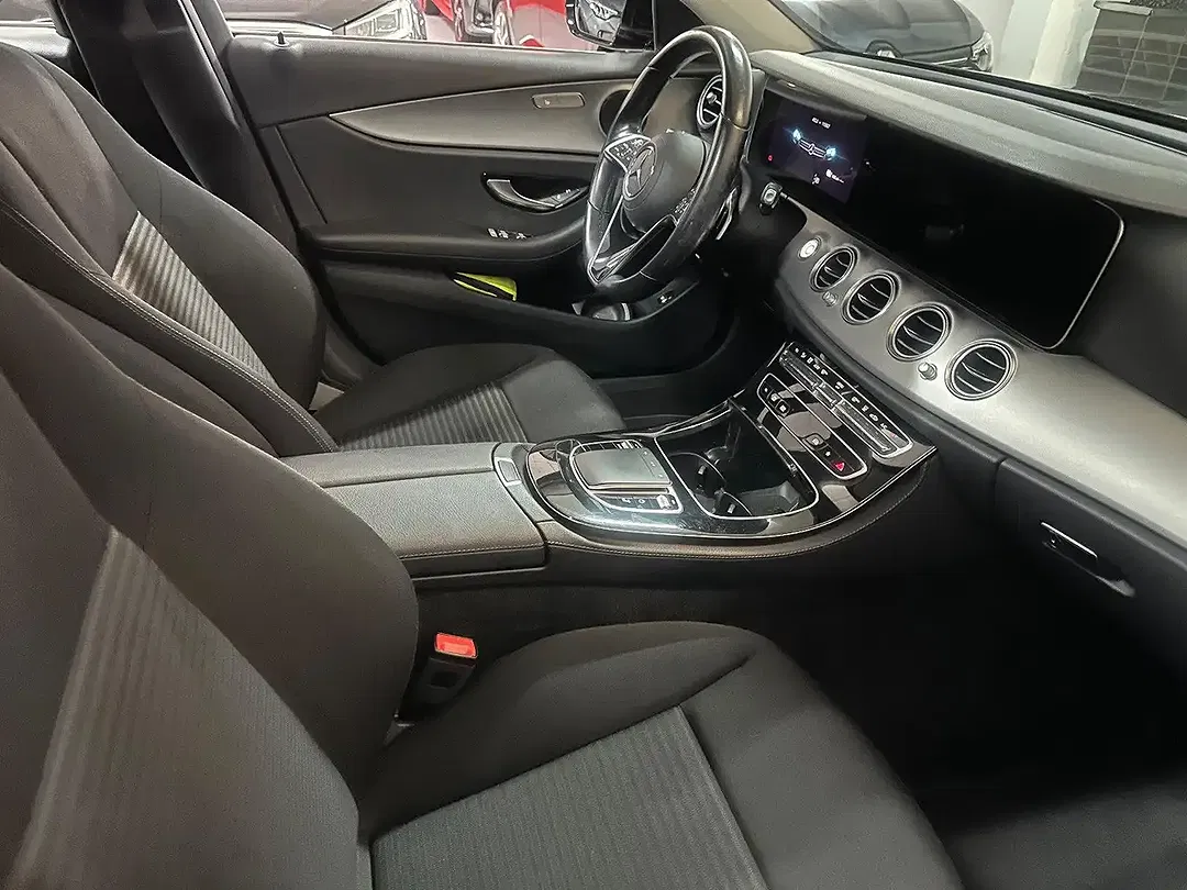Mercedes-Benz E 300 - Thumbnail 21