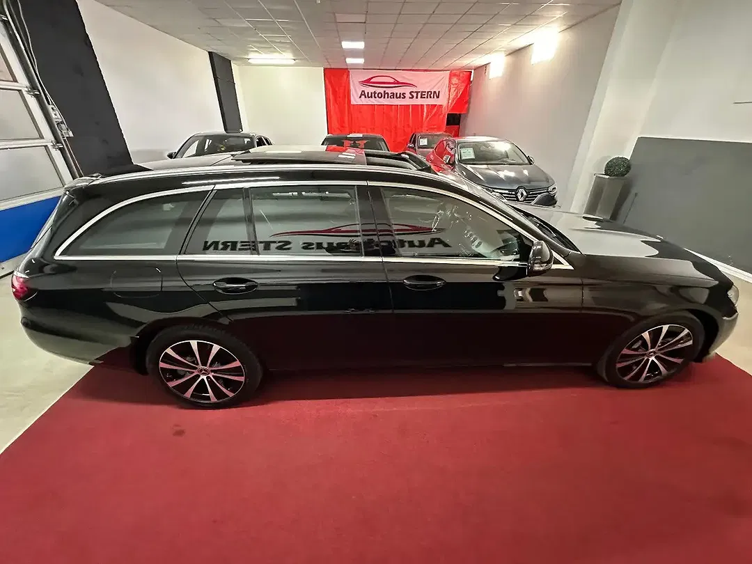 Mercedes-Benz E 300 - Thumbnail 4