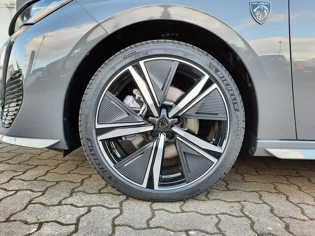 Peugeot 308 - Thumbnail 6