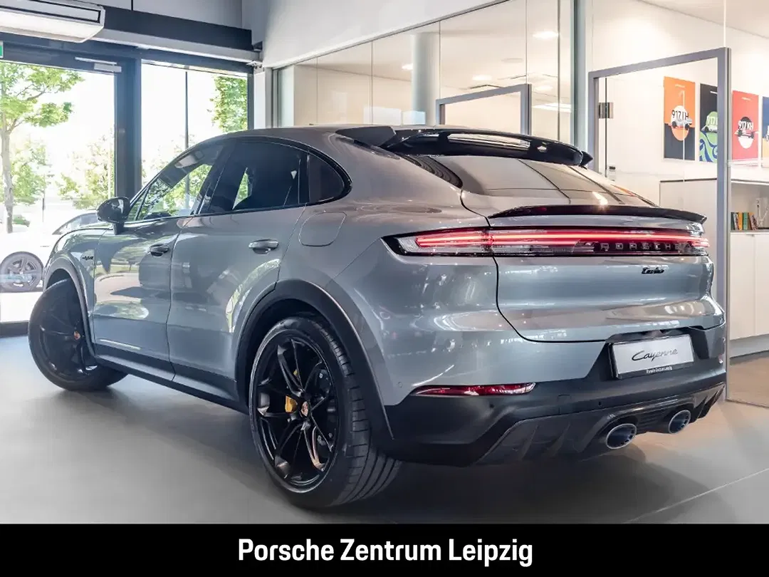 Porsche Cayenne - Thumbnail 3