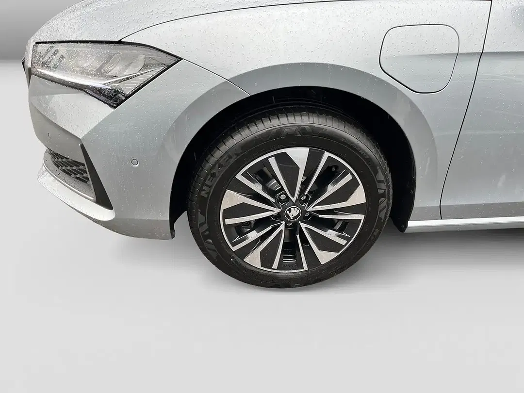 Skoda Superb - Thumbnail 4